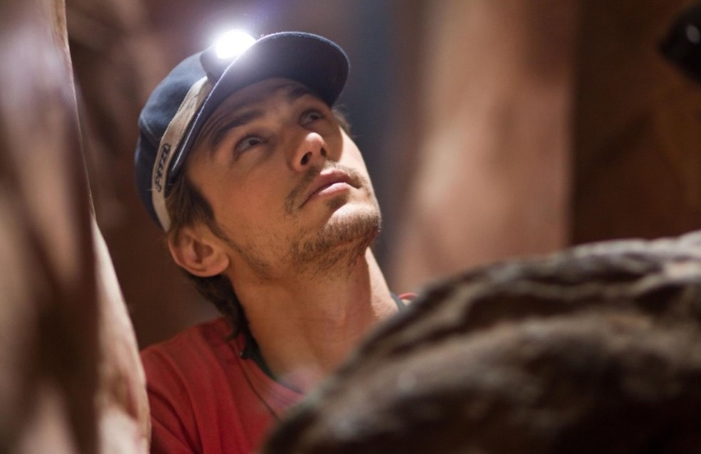 James Franco como o alpinista Aron Ralston em 127 Horas — Foto: Reprodução/IMDb