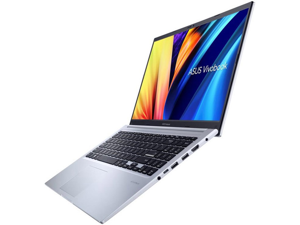 Asus Vivobook 15 X1502 tem dobradiça com abertura até 180º — Foto: Divulgação/Asus