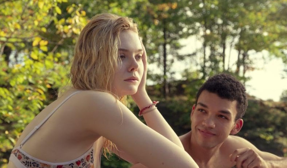 Elle Fanning  (Malévola) e  Justice Smith (Jurassic World: Reino Ameaçado) receberam elogios pela atuação em Por Lugares Incríveis — Foto: Divulgação/IMDb