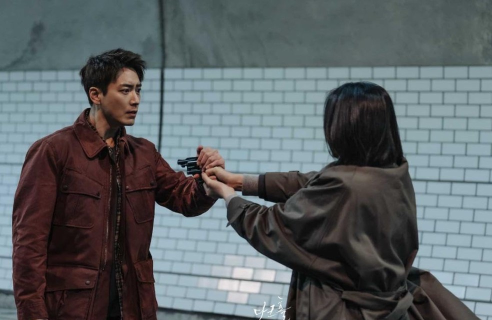 Buraco Negro é estrelado por Kim Ok Bin  e Lee Joon Hyuk — Foto: Divulgação/IMDb